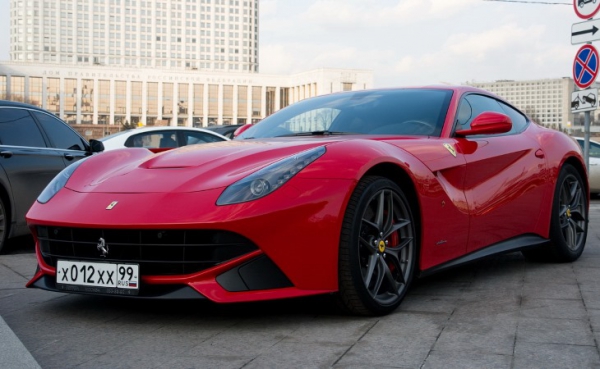 У Ferrari появилось новое суперкупе 812 Superfast