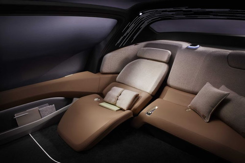 В Китае представили беспилотный автомобиль с кроватью