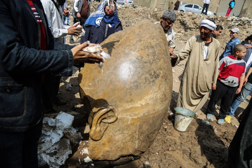 В трущобах Каира откопали статую фараона