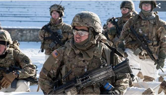 В Латвии во время учений пострадали трое американских военных