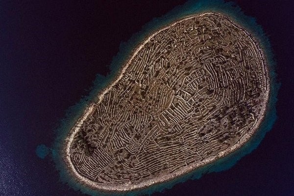 Остров Бальенац - гигантский отпечаток пальца в море