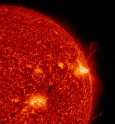 Два солнечных пятна угрожают сильными вспышками