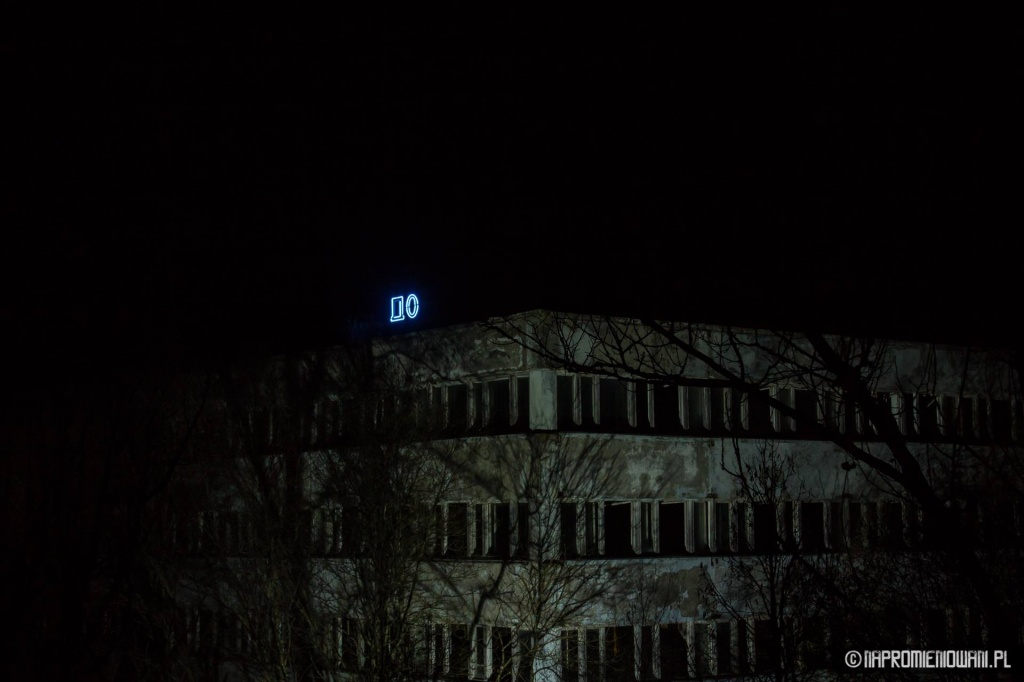 Польский фотограф отправился в Чернобыльскую зону отчуждения и зажег там свет