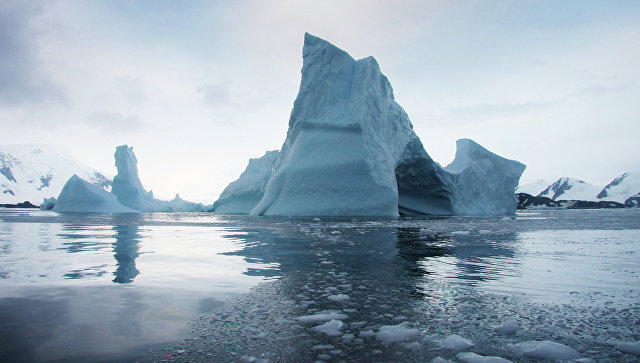 Почему Антарктида покрывается гигантскими трещинами?