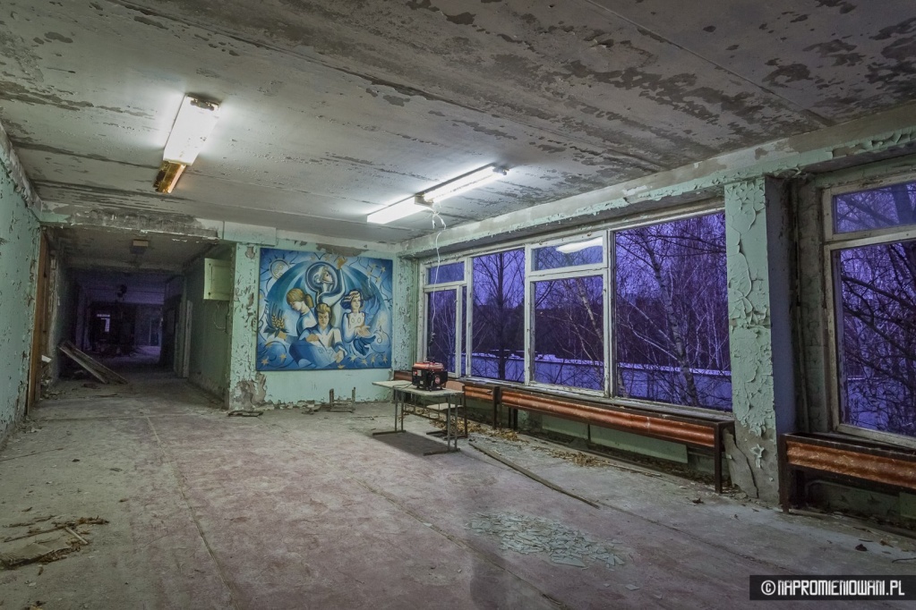 Польский фотограф отправился в Чернобыльскую зону отчуждения и зажег там свет