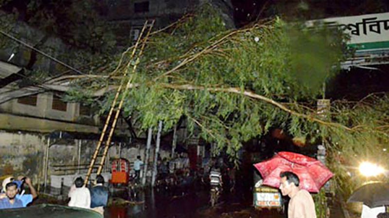 Мощный шторм обрушился на Бангладеш