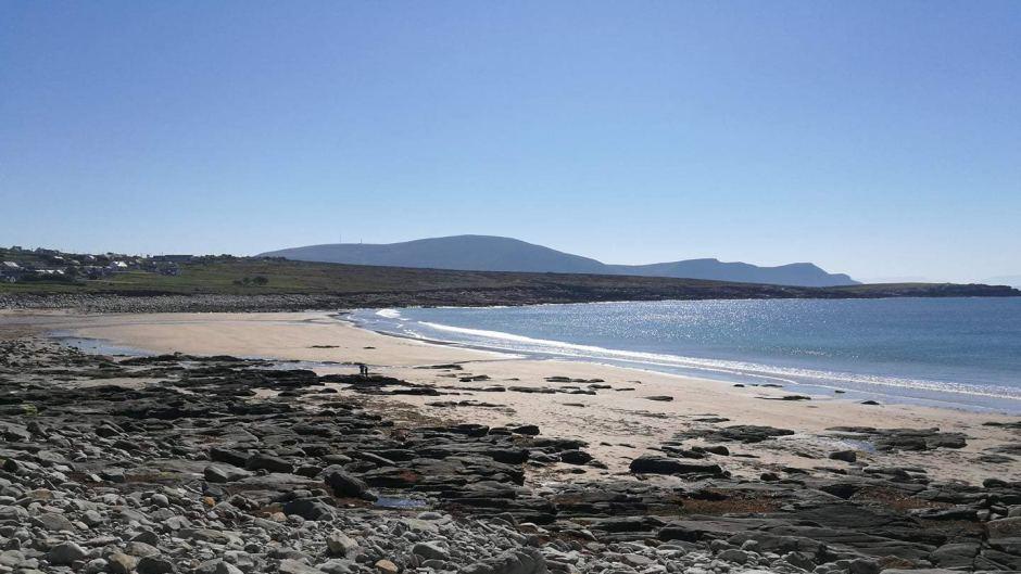Океан выбросил на берег Ирландии тысячи тонн песка
