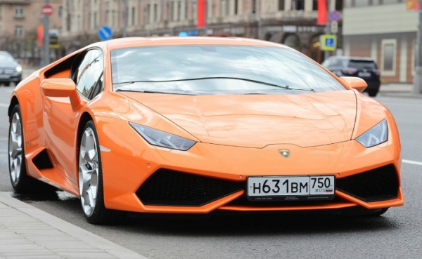 Названы самые продаваемые роскошные автомобили в России