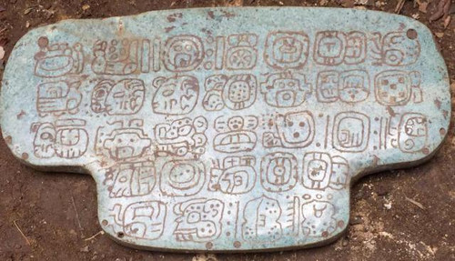 В Белизе найдена уникальная подвеска майя