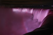 Ниагарский водопад предлагает световое шоу