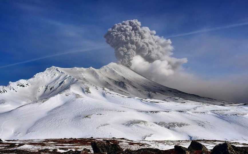 На Камчатке началось извержение вулкана Камбальный