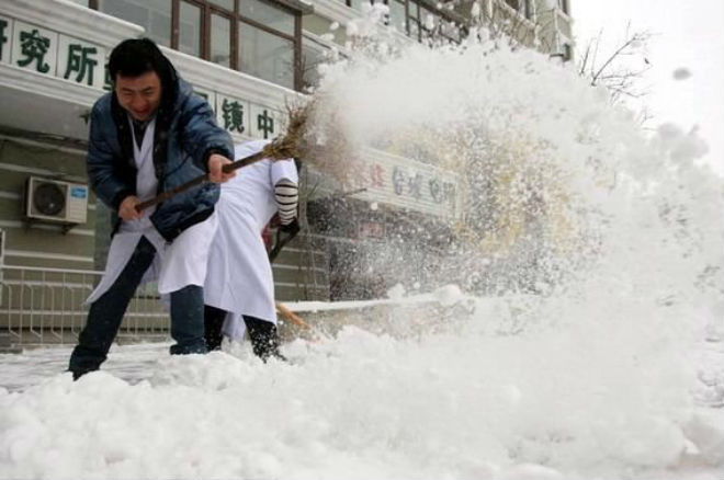 От снегопадов на северо-западе Китая пострадали свыше 2 тыс. человек