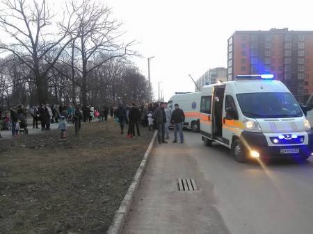 В Каменце-Подольском родители устроили самосуд над сбившим их детей водителем
