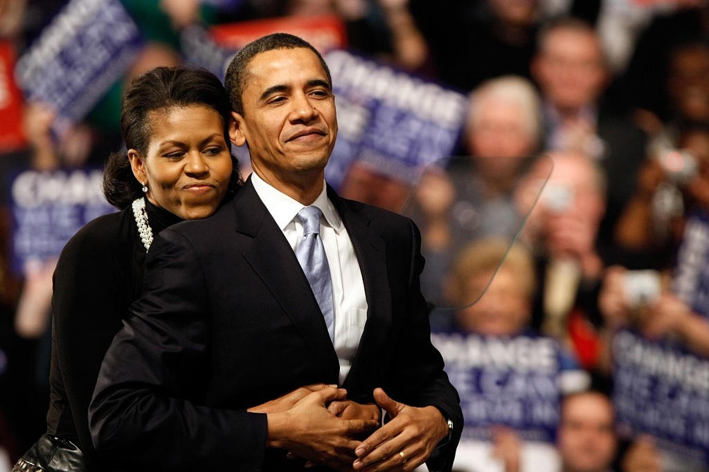 Супруги Обама выпустят мемуары