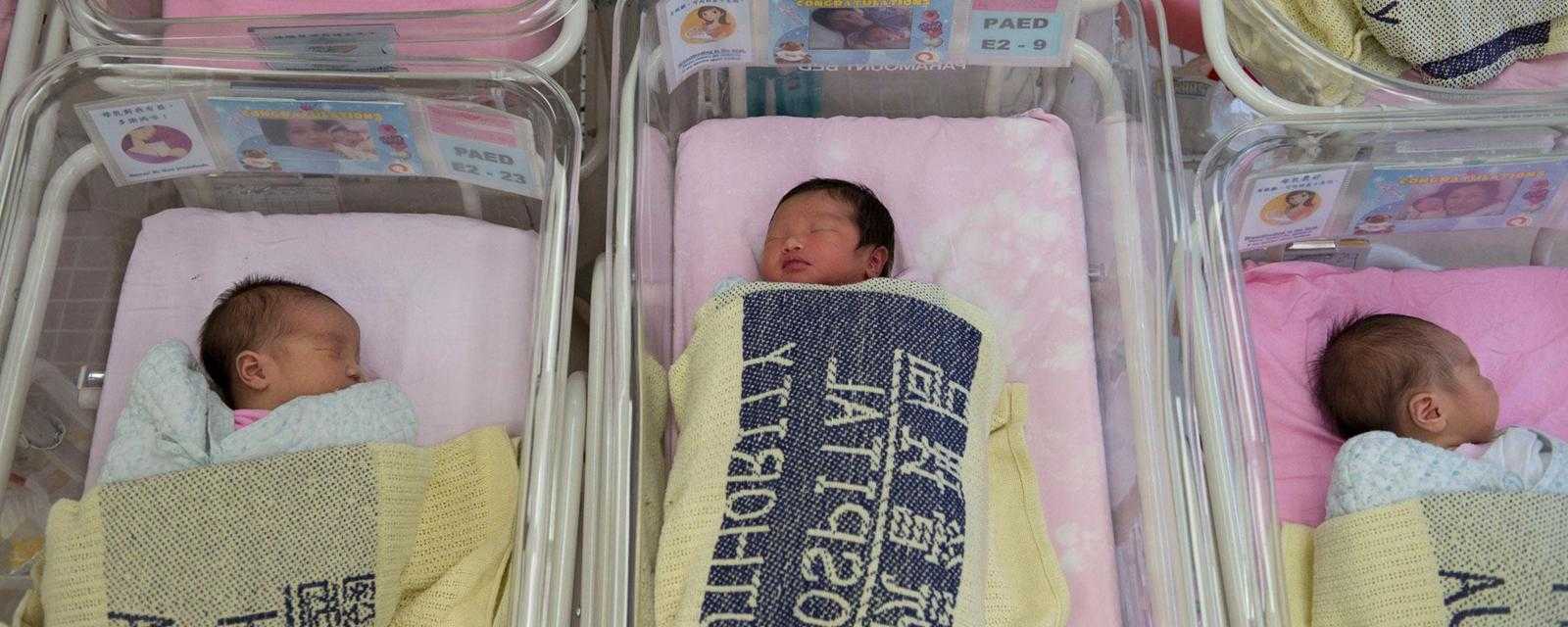 Жительница КНР родила близняшек через шесть дней после рождения первенца