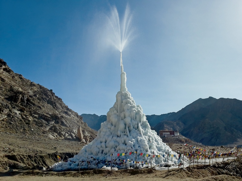 Ледяные башни индийского инженера спасают землю от засухи