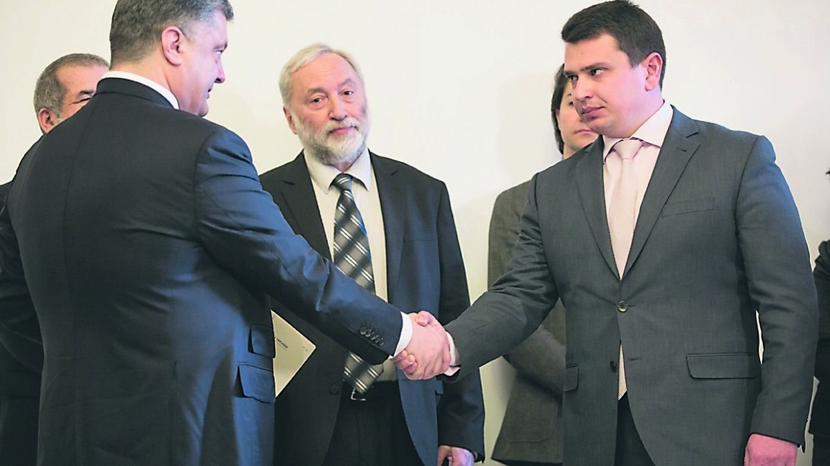 Почему Порошенко не боится лишить Украину борцов с коррупцией 