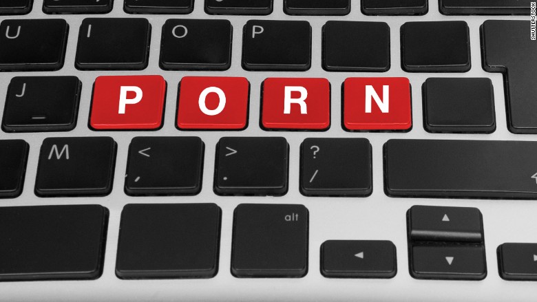 Facebook будет бороться с порно-местью