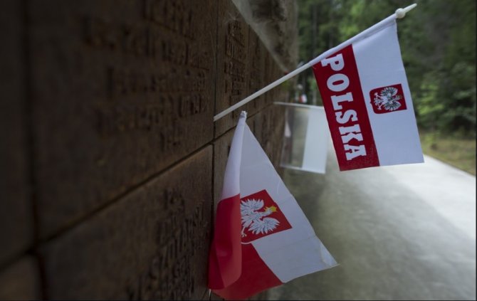 Польша осудила размещение в Катыни напоминания о погибших красноармейцах