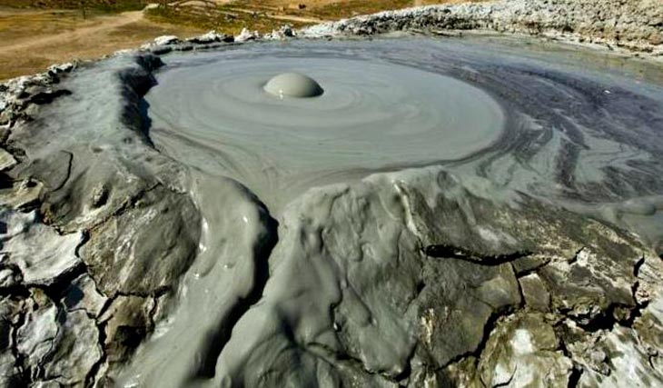 В Азербайджане активизировался грязевой вулкан Локбатан
