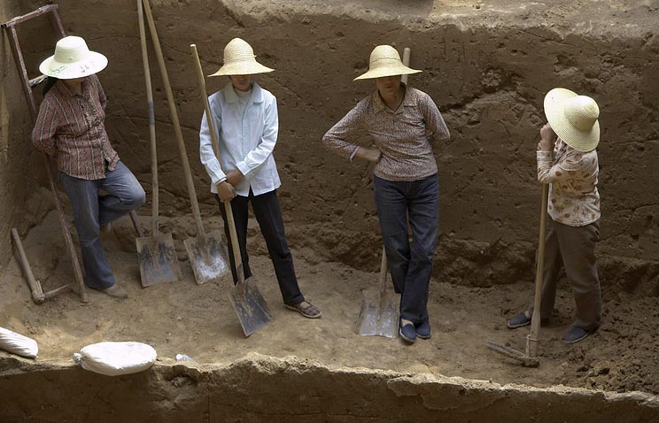 Археологи нашли в Центральном Китае 18 древних захоронений