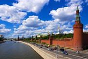 Летом Московский Кремль будет открыт для туристов дольше